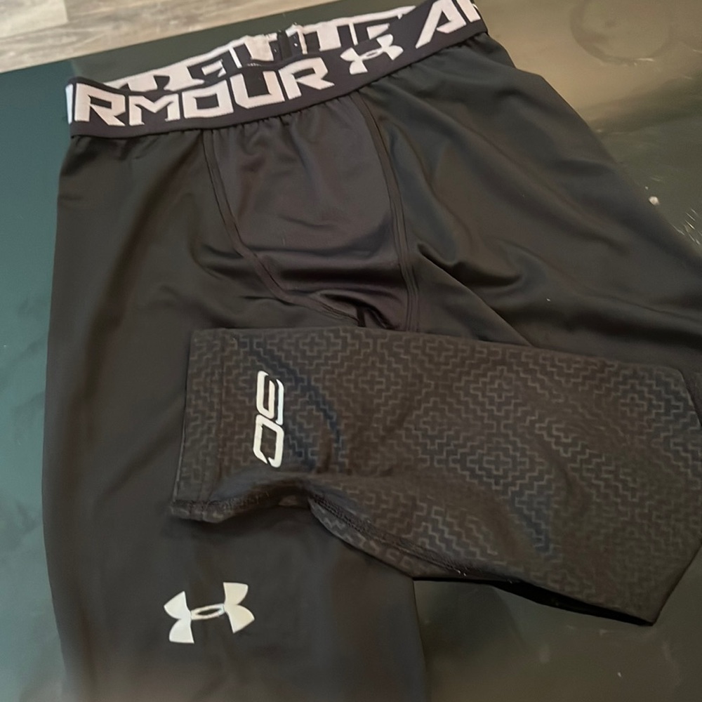 Youth medium under Armour sliders some crackling on label
